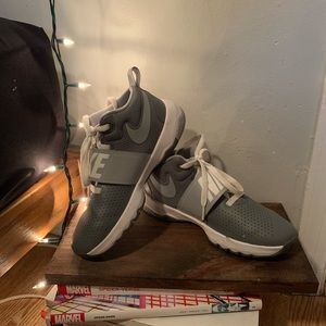 Grey NIKE Tennis Shoes Size 5.5 YOUTH